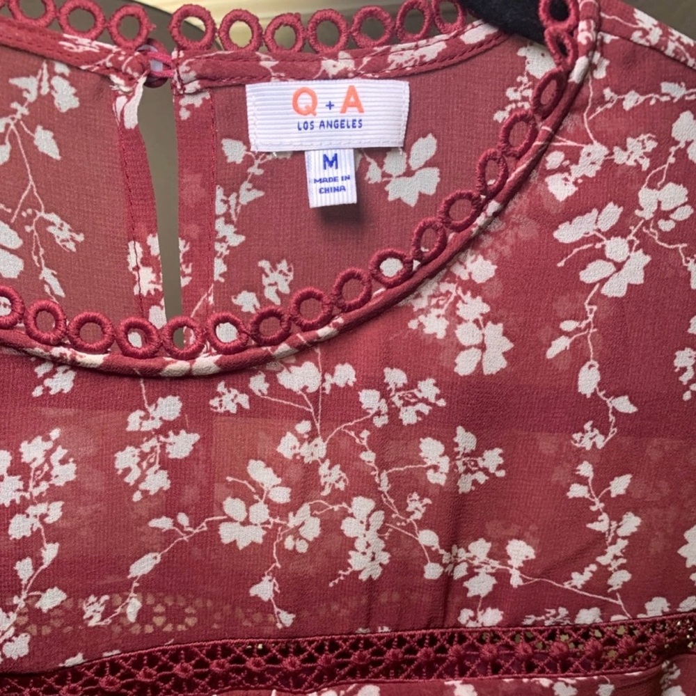 Patterned Burgundy/Cream Layered Dress w/ Flowy Skirt and Short Sleeve (Medium) - Picture 14 of 14